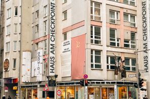 berlin checkpoint charlie shop